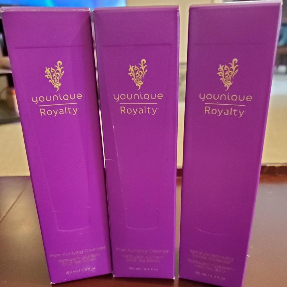 YOUNIQUE Makeup
